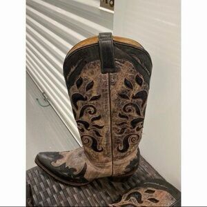 Corral Distressed Leather Western Boots with sequin inlay fleur de lis Size 9